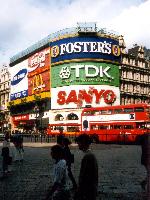 Picadilly Circus Reklame bei Tag